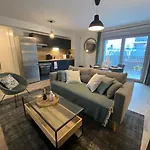 T3 Moderne - Proche Tram - Parking Prive Apartment *